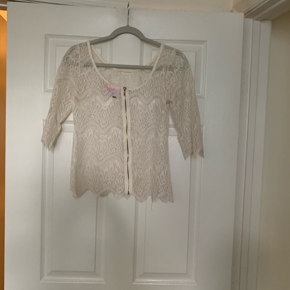 Lace overlay. Zip back. Ivory. - Picture 2 of 2